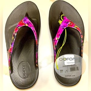 OOFOS - OOLALA LIMITED EDITION NEON ROSE! SIZE 6 - BRAND NEW WITH TAGS!